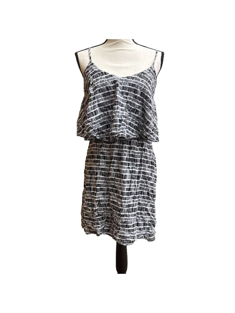 Old Navy Black and White Patterned Dress Size Medium